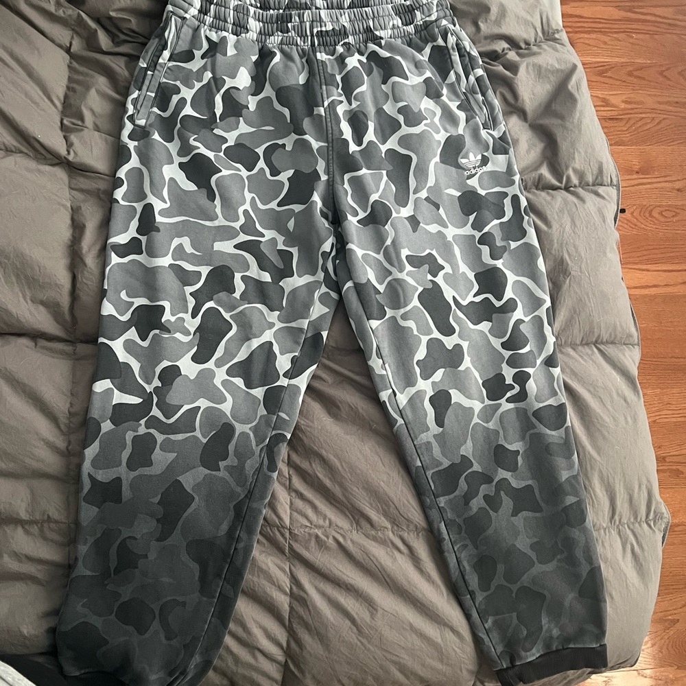 Adidas dip-dyed camouflage joggers sz L